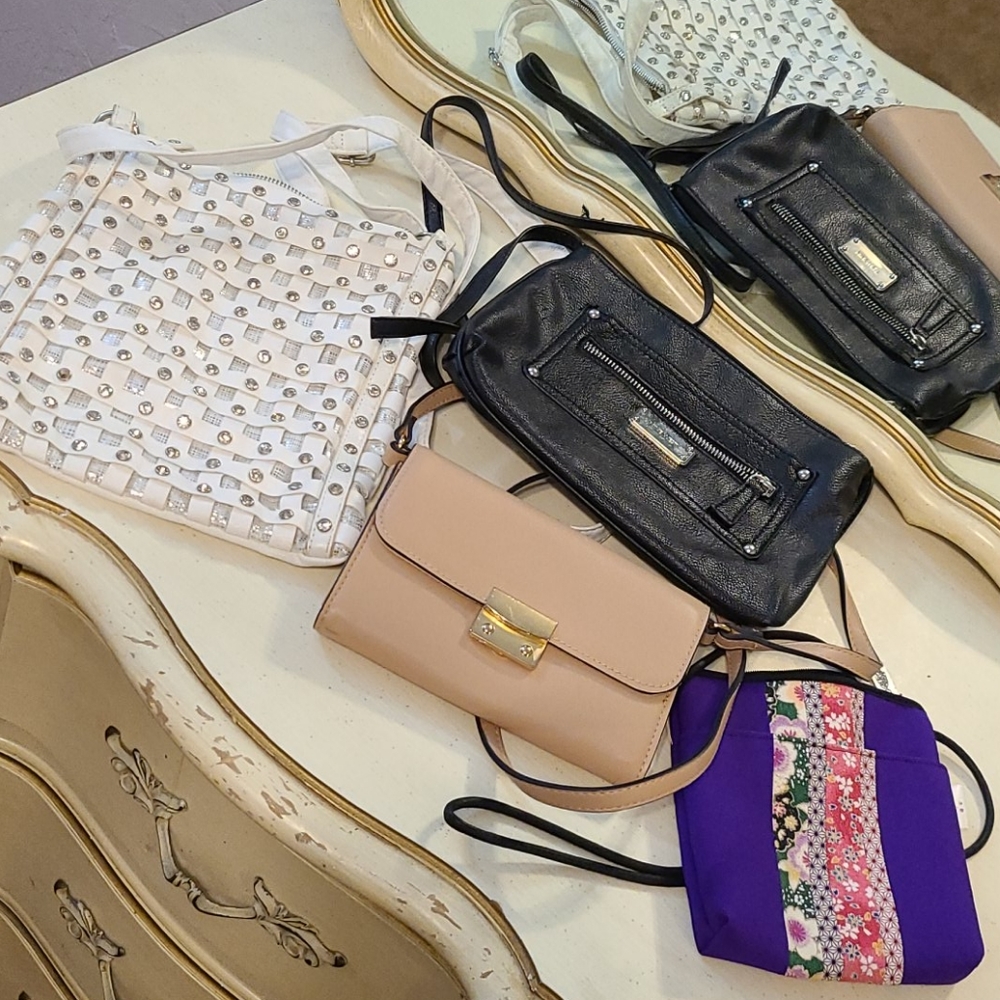 Bundle of 4 small purses